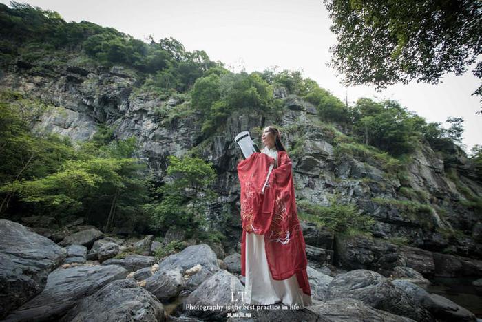 新余上月刚有火灾致两死,老小区无物业,谁该为遇难的39人买单?